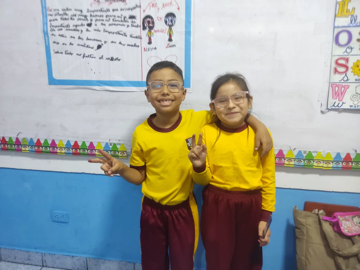Estudiantes del colegio compartiendo una actividad