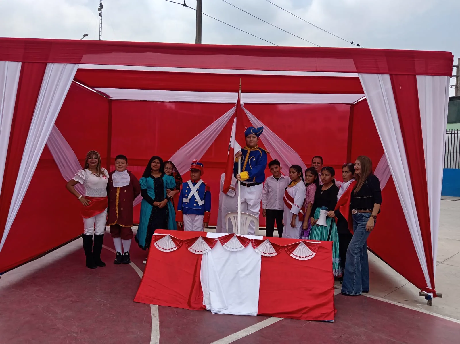Presentación escolar de historia del Perú